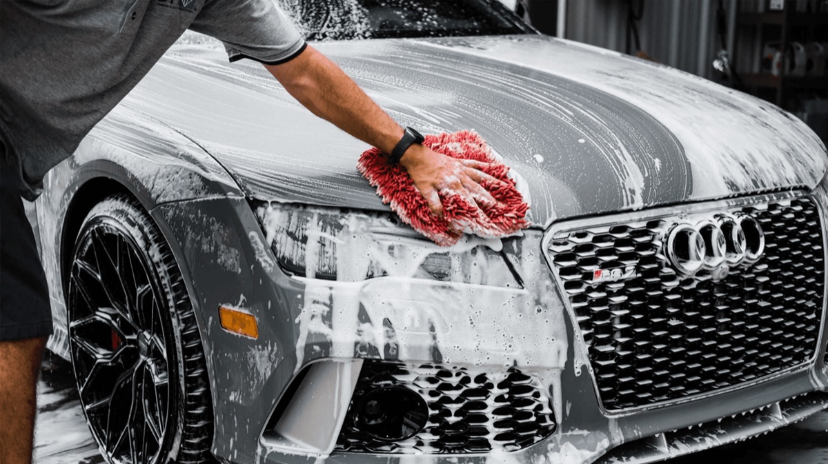 Mobile exterior detailing on a car in Denver